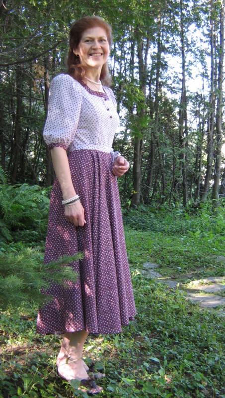 Devant l'entr�e d'en-avant de son propri�taire, 1810 chemin St-Louis.