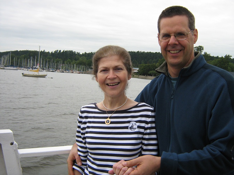 Sur le petit traversier a Oka, en allant chez mon P�re � Easton's Corners, ON.