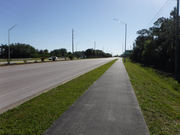De retour du c�t� sud, car la piste cyclable se termine rapidement.