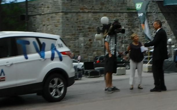 L'�quipe de reportage de TVA re�oit une copie.