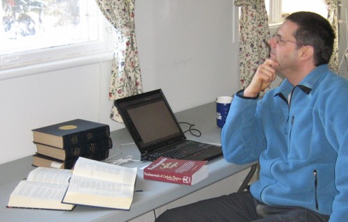 Stefan prenant ses m�dicaments quotidiens pour tenter de contr�ler son ignorance