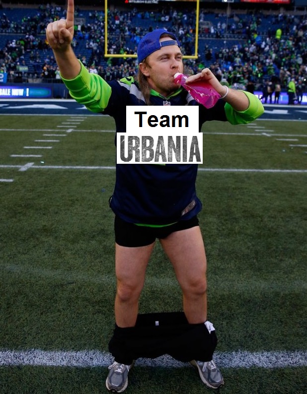 Pier-Luc Ouellet, les culottes � terre, buvant son Kool-Aid Gauchiste.