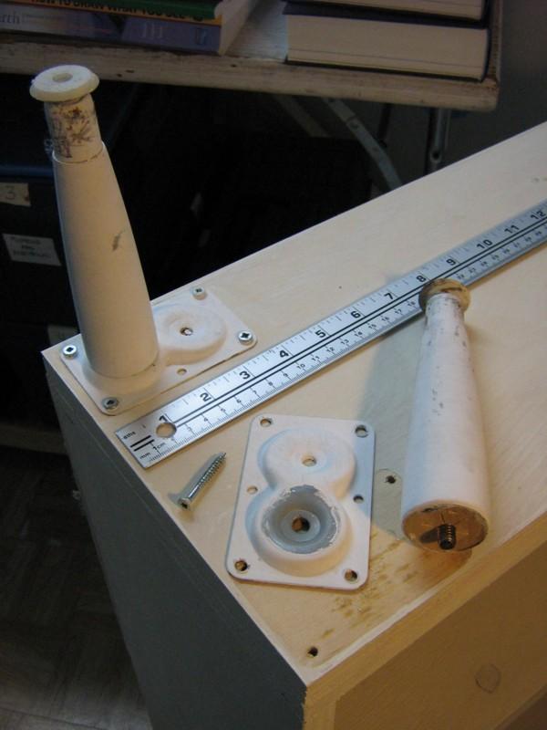 Pattes d�vissables.