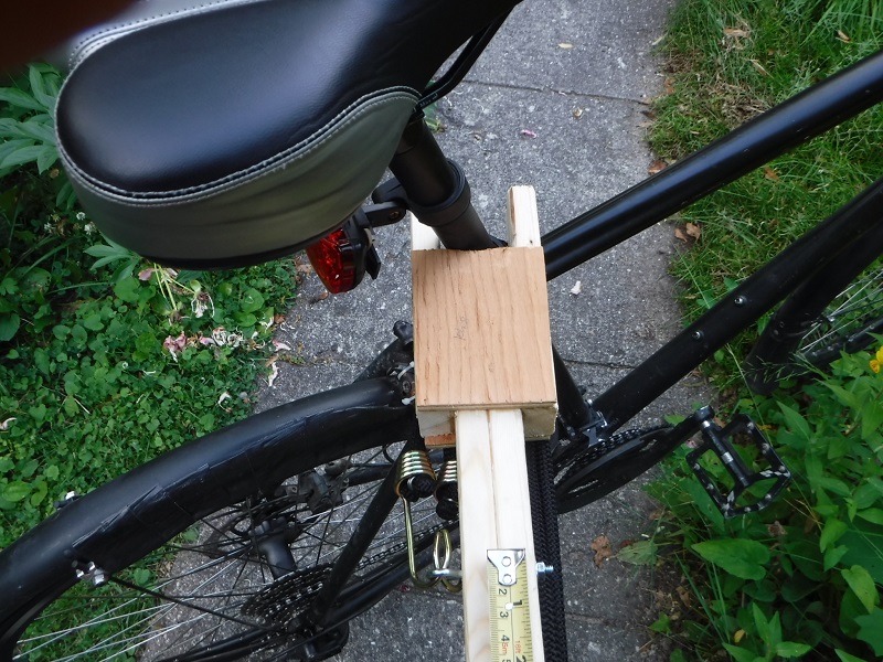 Vue rapproch�e de la connection entre le timon et le v�lo.