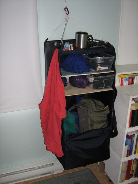 Polochon suspendu � un seul point d'accrochage par la �pieuvre� (comme sur un arbre, en camping).