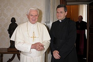 Pope Benedict&nbsp;XVI and Fr. John Berg, Superior General of the FSSP