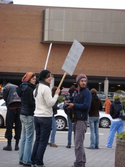 Pro-vie = anti-choix, anti-femmes, anti-libert�