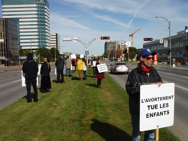 Vue g�n�rale vers l'est. Au premier plan, Jeff Foster, �L'employ� du mois� (Toujours l� en avance, fid�le, serviable).