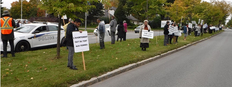 La Cha�ne, vue du nord. Joseph-Daniel est � gauche, avec la veste orange.